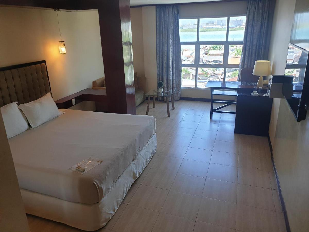 Cebu Dulcinea Hotel And Suites-Mactan Airport Hotel Lapu-Lapu City Exteriör bild