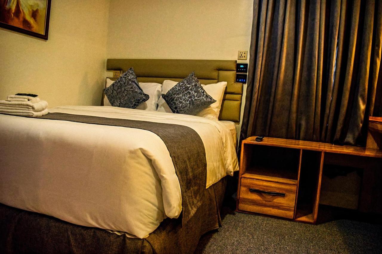 Cebu Dulcinea Hotel And Suites-Mactan Airport Hotel Lapu-Lapu City Exteriör bild