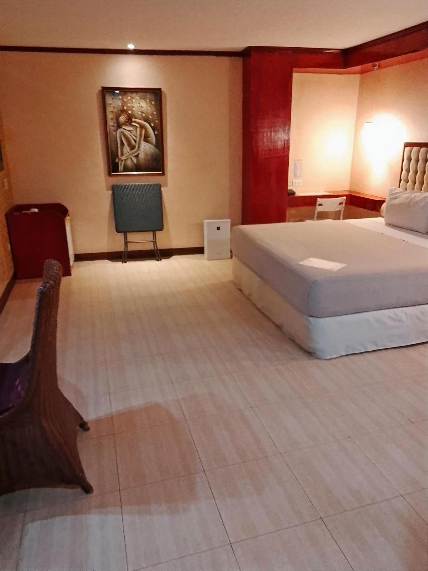Cebu Dulcinea Hotel And Suites-Mactan Airport Hotel Lapu-Lapu City Exteriör bild