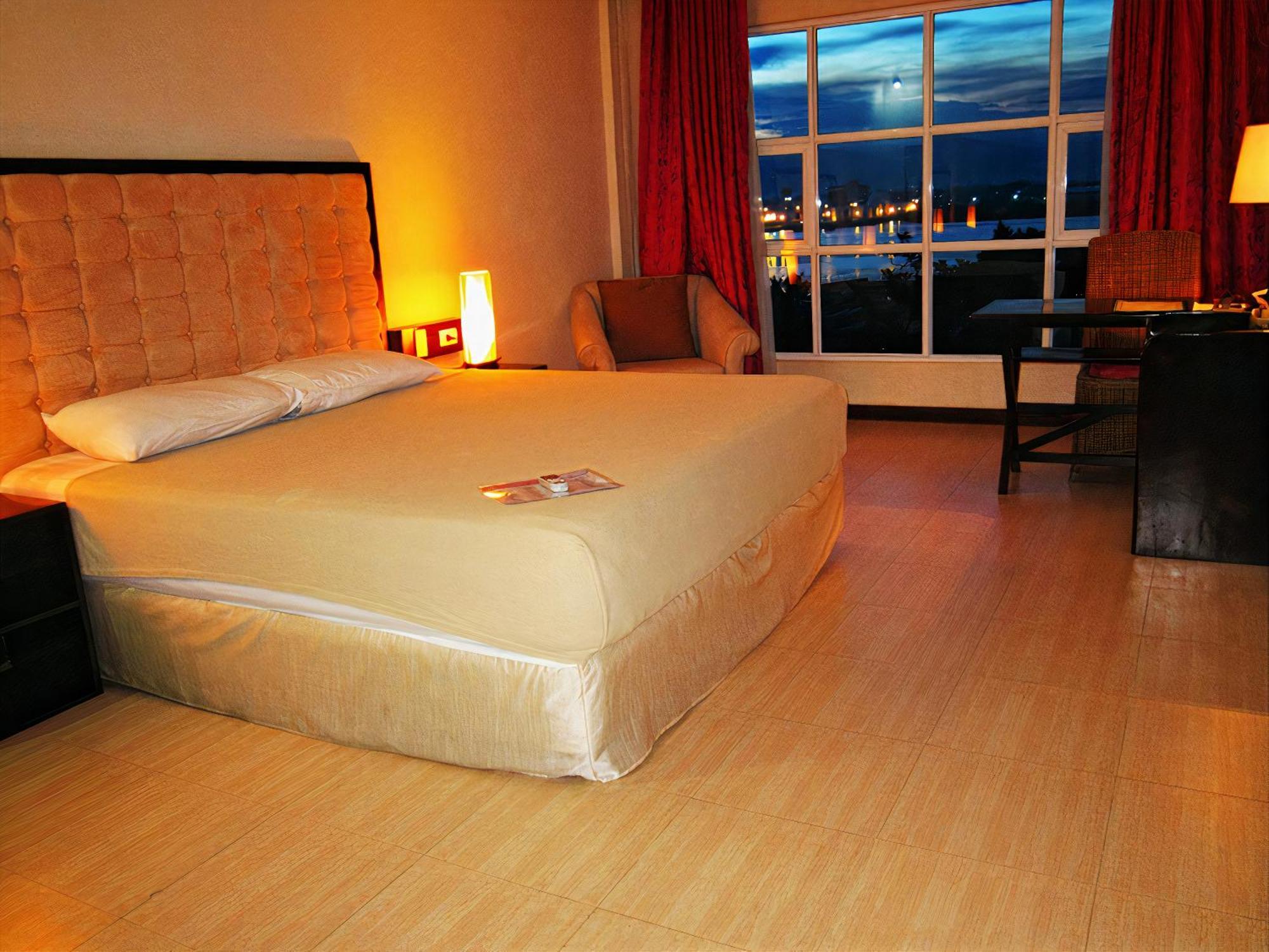 Cebu Dulcinea Hotel And Suites-Mactan Airport Hotel Lapu-Lapu City Exteriör bild
