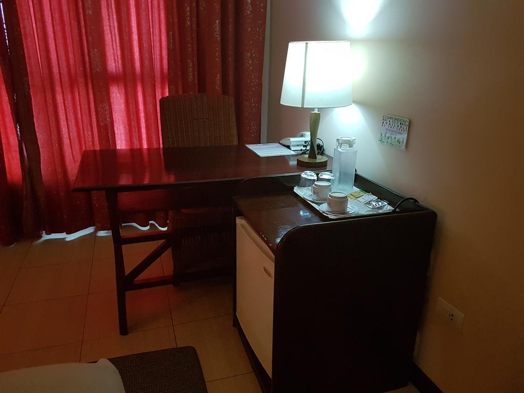 Cebu Dulcinea Hotel And Suites-Mactan Airport Hotel Lapu-Lapu City Exteriör bild