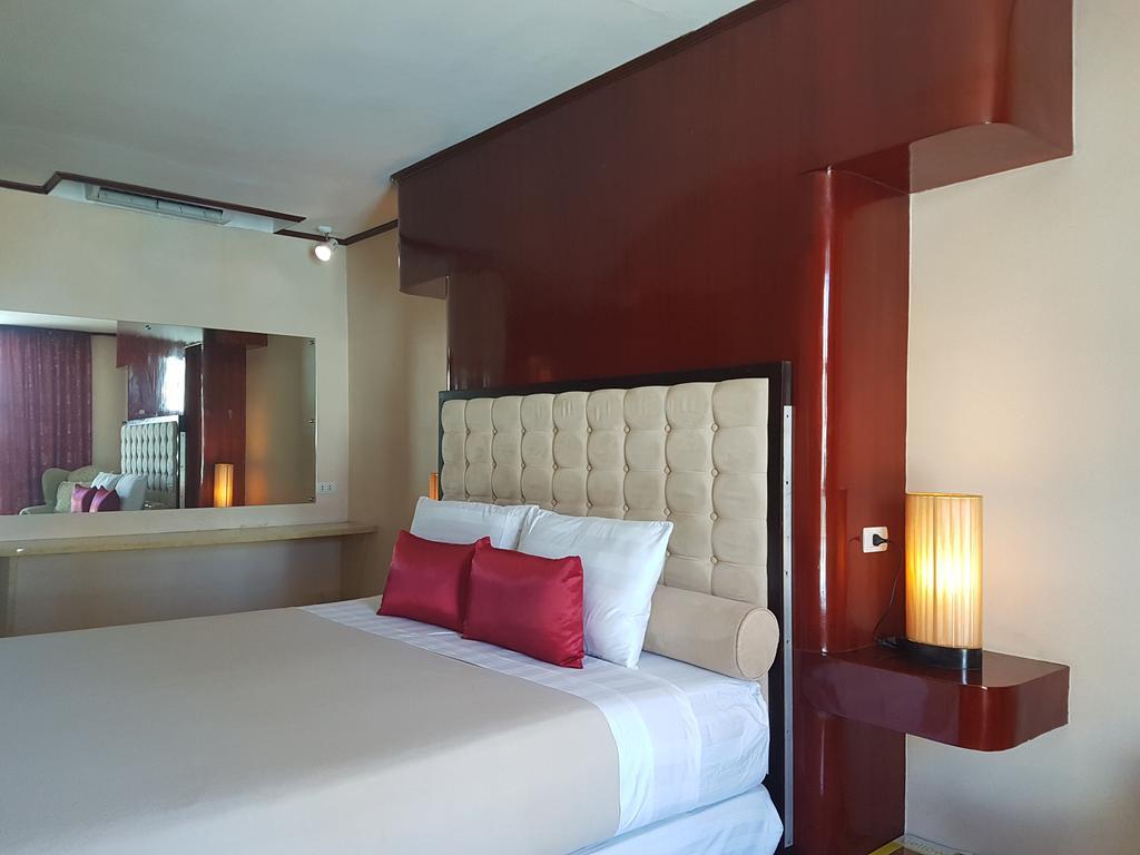 Cebu Dulcinea Hotel And Suites-Mactan Airport Hotel Lapu-Lapu City Exteriör bild
