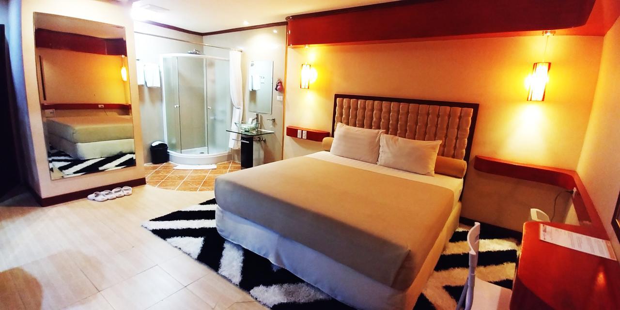 Cebu Dulcinea Hotel And Suites-Mactan Airport Hotel Lapu-Lapu City Exteriör bild