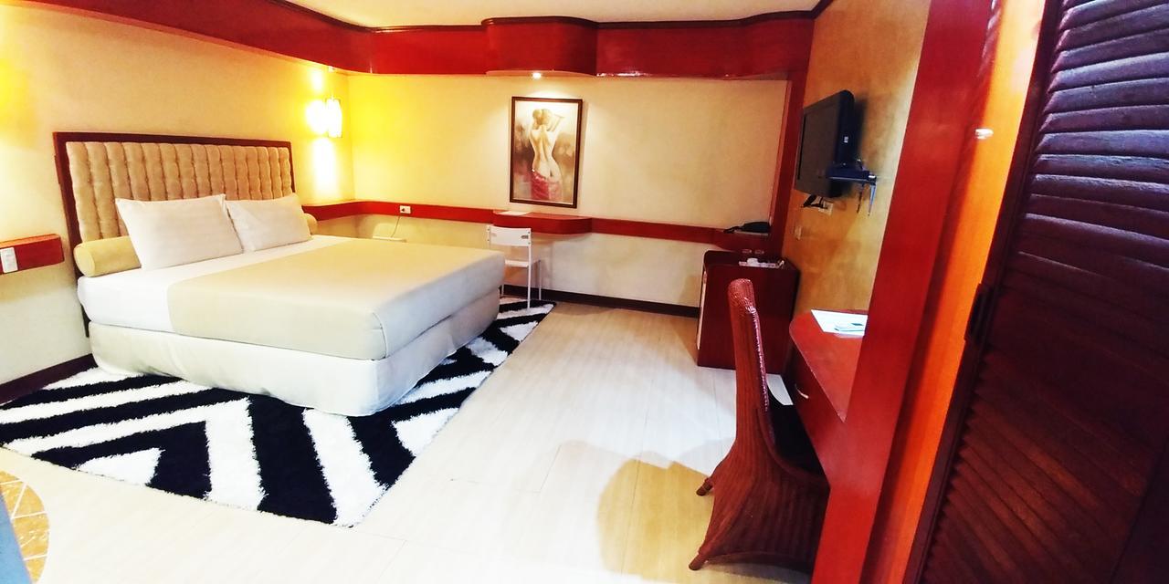 Cebu Dulcinea Hotel And Suites-Mactan Airport Hotel Lapu-Lapu City Exteriör bild