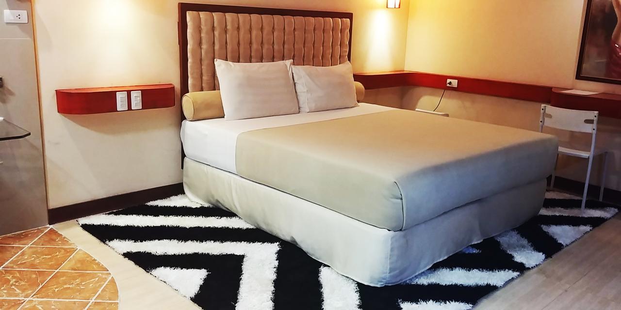 Cebu Dulcinea Hotel And Suites-Mactan Airport Hotel Lapu-Lapu City Exteriör bild